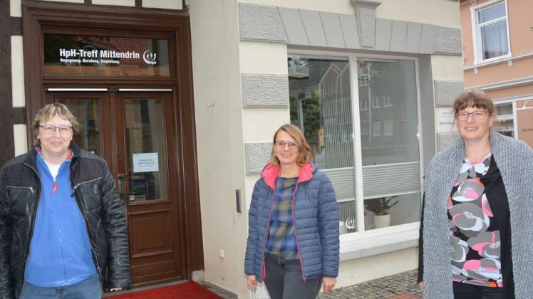 Wollen das Thema "Seelische Gesundheit" in den Fokus rücken: von links Cornelia Glindkamp und Silke Tiltmann-große Sextro (HpH) und Sabine Rehse (Universum e.V.) Wollen das Thema "Seelische Gesundheit" in den Fokus rücken: von links Cornelia Glindkamp und Silke Tiltmann-große Sextro (HpH) und Sabine Rehse (Universum e.V.)