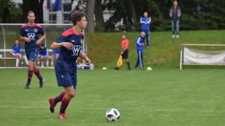 Streben auch im dritten Heimspiel hintereinander, am Freitag im heißen Flutlicht-Duell mit dem Doberaner FC, einen Dreier an: Paul Bellé und seine Mannschaftskameraden vom TSV Graal-Müritz Streben auch im dritten Heimspiel hintereinander, am Freitag im heißen Flutlicht-Duell mit dem Doberaner FC, einen Dreier an: Paul Bellé und seine Mannschaftskameraden vom TSV Graal-Müritz