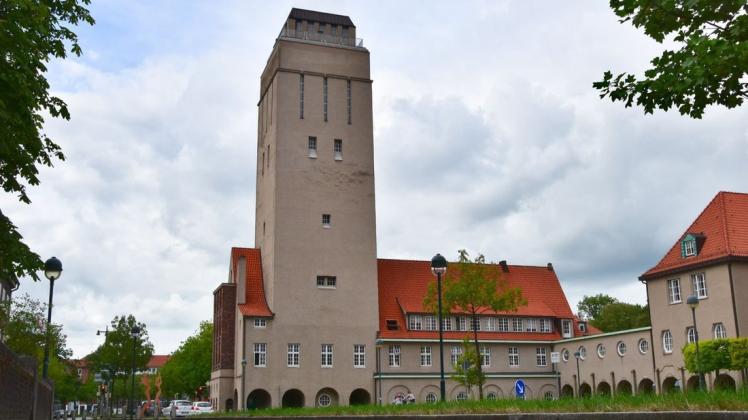 Über 110 Jahre steht er schon an dieser Stelle: Der Wasserturm in der Delmenhorster Innenstadt.