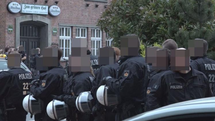 Polizeieinsatz an Vatertag: 2018 kam es in Hoykenkamp zu Ausschreitungen. Die Polizei erstattete mehrere Strafanzeigen, eine davon verhandelte nun das Landgericht Oldenburg.