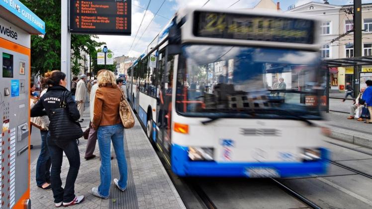 Die Fahrpreise für Busse und Bahnen werden in der Hansestadt im Februar 2021 erhöht. Daran konnte auch ein Vorstoß der Linken nichts ändern.