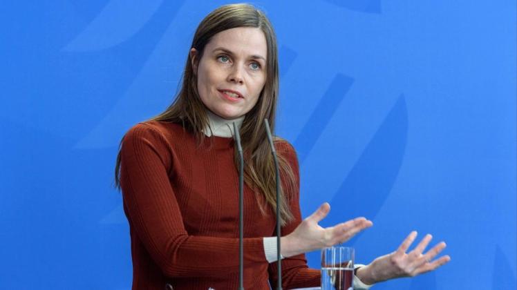 Islands Regierungschefin Katrín Jakobsdóttir wurde von einem Erdbeben während eines Interviews überrascht.
