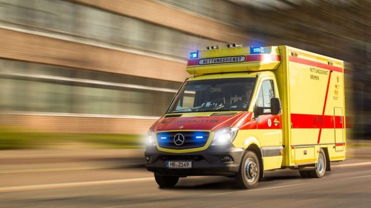 Bei drei Unfällen in Bremen sind am Donnerstag vier Personen schwer verletzt worden - zwei davon lebensgefährlich.