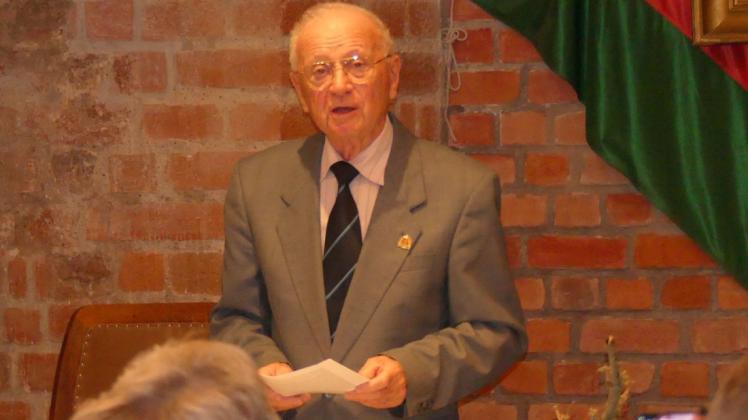 Fand würdigende Worte für 65 Jahre Fritz-Reuter-Klub: Mitglied Walter Kintzel.