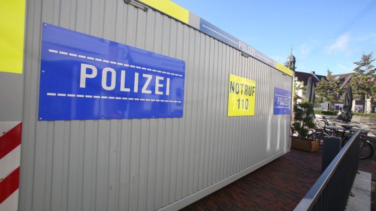 Der Polizeicontainer auf dem Lingener Marktplatz ist der Bürgernahen Ratsdame Sabine Stüting ein Dorn im Auge.