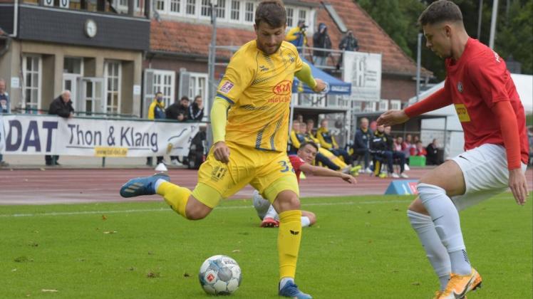Nicht nur die Regionalliga-Fußballer des SV Atlas Delmenhorst um Marco Stefandl (links) werden von einem befristeten Sportverbot ausgebremst: Vereine und Verbände wurden davon aber nicht überrascht.