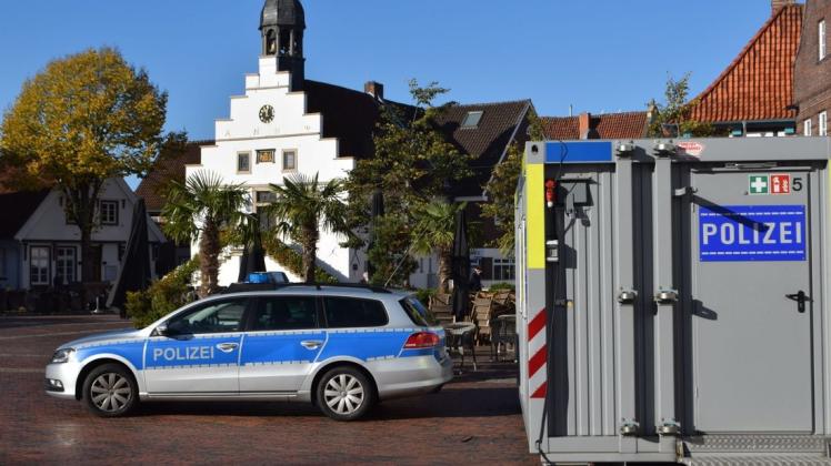 In der Diskussion: der Polizei-Container auf dem Lingener Marktplatz.