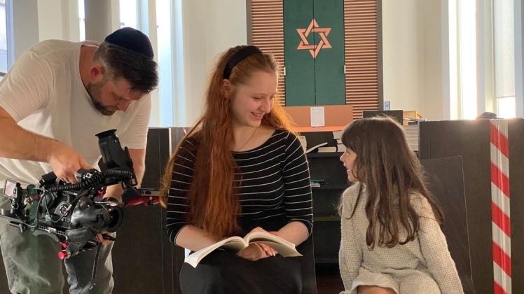 Die 17-jährige Meira Schatz ist eine von drei Osnabrückern, die in der Dokumentation "Hey, ich bin Jude!" zu Wort kommt.