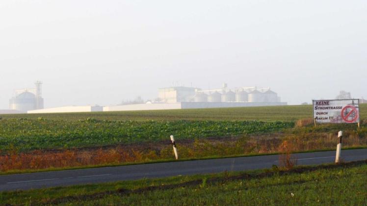 Widerstand gegen die geplante 380-kV-Stromtrasse regt sich in vielen Orten im Altkreis Bersenbrück. Die Haltung der Ankumer Bürgerinitiative ist eindeutig: Sie will den Bau einer Stromtrasse durch die Gemeinde verhindern (Archivfoto). Widerstand gegen die geplante 380-kV-Stromtrasse regt sich in vielen Orten im Altkreis Bersenbrück. Die Haltung der Ankumer Bürgerinitiative ist eindeutig: Sie will den Bau einer Stromtrasse durch die Gemeinde verhindern (Archivfoto).