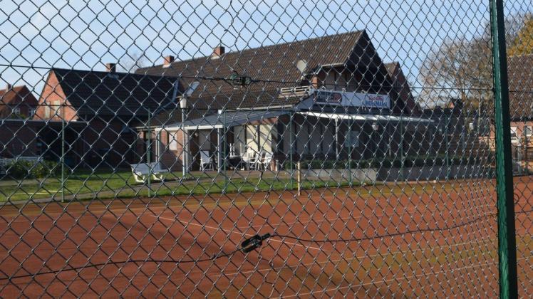 In die Jahre gekommen ist das Vereinsgebäude der Tennisspieler des SV Olympia Laxten. Die Sanierung kostet fast 175.000 Euro.