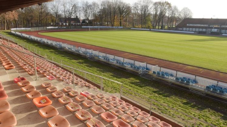 Zwölf Zusatztribünen hat der SV Atlas Delmenhorst im Delmenhorster Stadion an der Düsternortstraße errichtet.