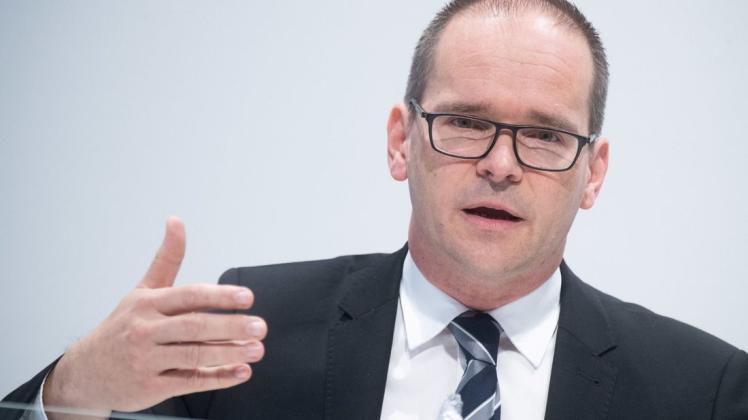 Sollten die Schulen in Niedersachsen selbst über den Wechsel ins "Szenario B" entscheiden? "Ich sehe ich mich in der Verpflichtung, den Schulen diese Richtungskämpfe abzunehmen", sagt Kultusminister Grant Hendrik Tonne (SPD) dazu.