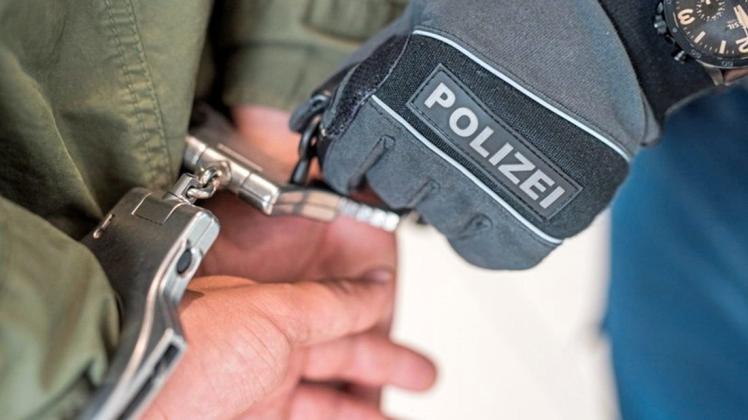 Bundespolizisten haben am Bremer Hauptbahnhof ein Paar vorläufig festgenommen. Bundespolizisten haben am Bremer Hauptbahnhof ein Paar vorläufig festgenommen.