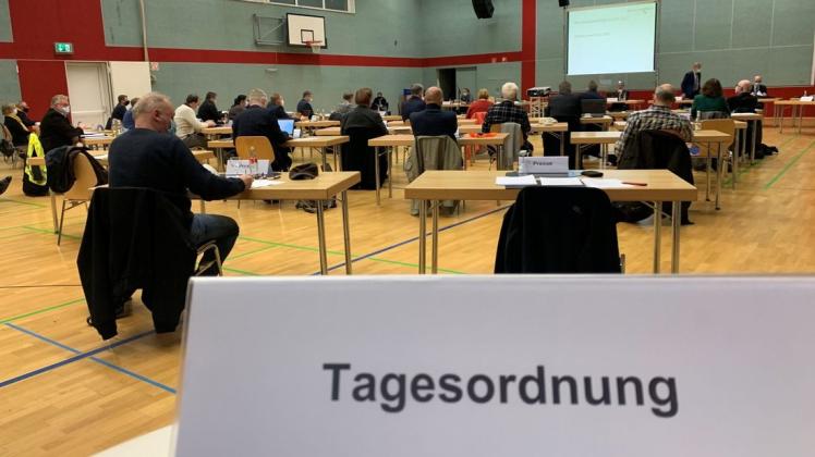 Der Wallenhorster Rat tagte angesichts der Corona-Pandemie in der Gymnastikhalle an der Fröbelstraße. Der Wallenhorster Rat tagte angesichts der Corona-Pandemie in der Gymnastikhalle an der Fröbelstraße.