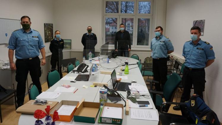 Fünf Angehörige des Korvettengeschwaders Warnemünde  unterstützen das Gesundheitsamt bei der Kontaktnachverfolgung.