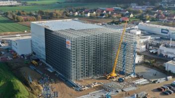 Ein Millionenprojekt in Bad Essen-Lintorf. Die Erweiterung des Homann-Werks einschließlich des Hochregallagers (Foto) hat das Bild während des gesamtes Jahres geprägt.