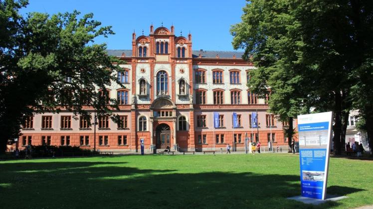 Ein leerer Uniplatz war wegen der vorherrschenden Online-Lehre leider auch im Sommer ein normaler Anblick. Doch 2020 hatte auch Gutes für die Uni Rostock in petto.