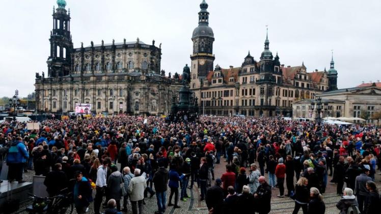 Dieses Bild es heute in Dresden nicht geben. Die Demonstration der Bewegung „Querdenken 351“ wurde vom Oberverwaltungsgericht verboten.