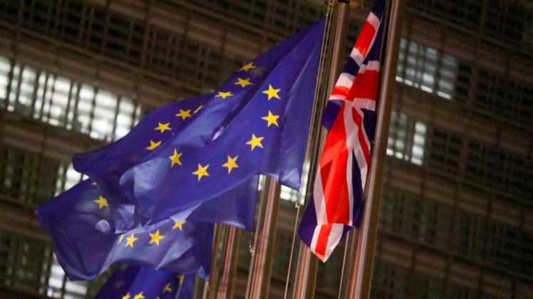 Noch weht eine britische Flagge neben europäischen Flaggen vor dem Sitz der Europäischen Kommission in Brüssel.