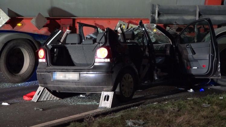 Bei einem Unfall in Mettingen ist eine junge Frau schwer verletzt worden.