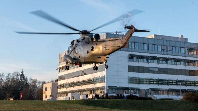 Ein „Sea King”-Hubschrauber der Deutschen Marine landete am Montag testweise am Klinikum Südstadt Rostock.