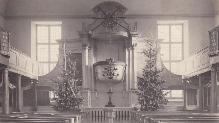 So sah der Innenraum der Stadtkirche vor dem Umbau im Jahr 1908 aus.