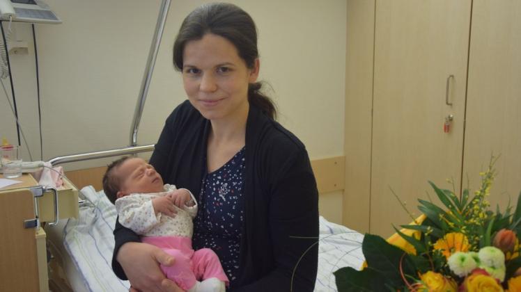 Jubiläumsbaby: Noelia Lorenz ist das 900. Baby, das in diesem Jahr im Christlichen Klinikum Melle geboren wurde, exakt am Geburtstag ihrer Mutter Nellja Lorenz.