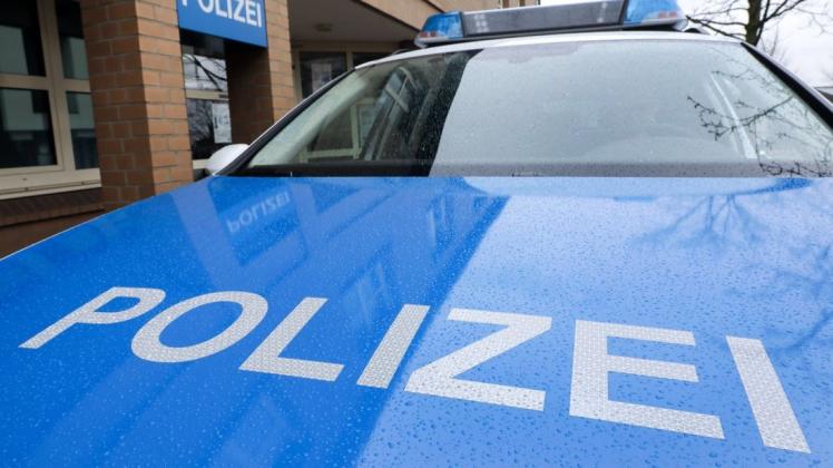 Ein aggressiver Mofafahrer hat am Montag in Bremen einen Unfall verursacht und sich nach seiner Flucht massiv gegen die Festnahme gewehrt.