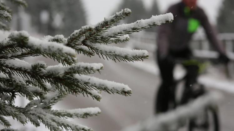 Zum Ende des Jahres wird es in der Region Osnabrück noch einmal richtig kalt. In der Silvesternacht könnten sich sogar vereinzelt Schneeflocken blicken lassen. (Symbolbild)