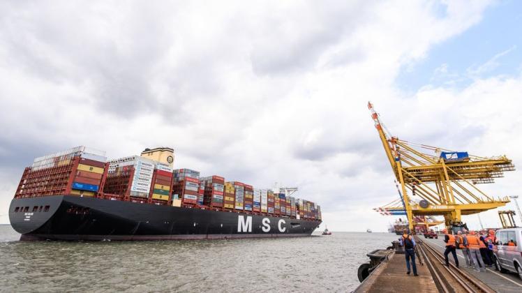 Große Containerschiffe sorgen dafür, dass mittelgroße Schiffe in die Frachtrouten des Mittelstands drücken, sagt Reeder Bernd Sibum. Das führe zu einem Verdrängungswettbewerb.