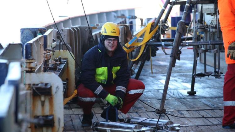 Noch bis Anfang Februar ist auch der Auszubildende Colin Erlenbach mit an Bord des Forschungsschiffes "Polarstern" und unterstützt das Team.