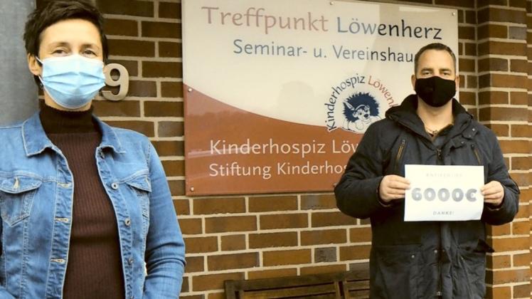 6000 Euro hat Marco Ehlers von Kneipenlife Tatjana Viert vom Kinderhospiz Löwenherz in Syke überreicht.