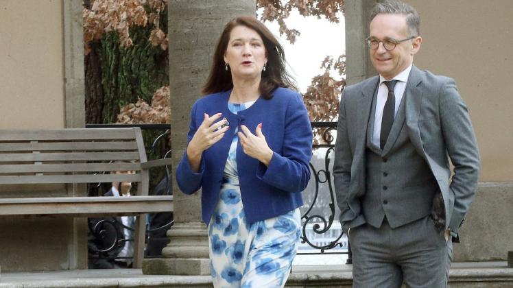 Eine der wenigen Außenministerinnen weltweit: die Schwedin Ann Linde, hier bei einem Besuch in Berlin bei ihrem Amtskollegen Heiko Maas. Schweden hat Frauen bei der Außen- und Sicherheitspolitik früh in den Fokus genommen.