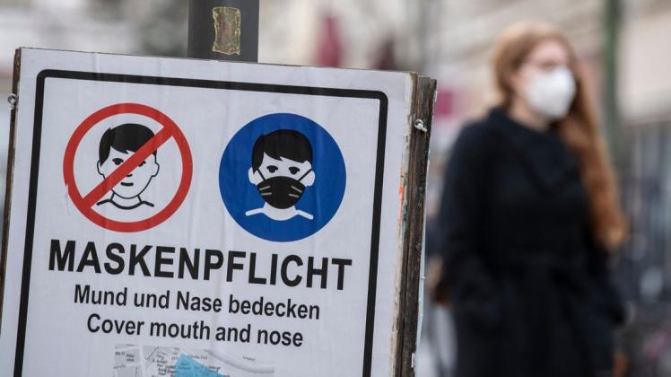 In Bielefeld gilt sowohl die Coronaschutzverordnung des Landes, als auch die Allgemeinverfügung, die eine Maskenpflicht an bestimmten Orten in Bielefeld festlegt.