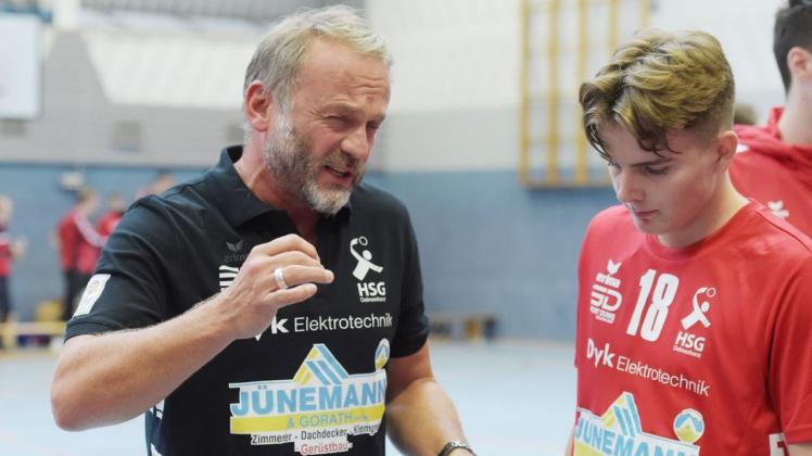 Feuerte im Bundesliga-Relegationsspiel seinen Spieler Malte Till an: Dag Rieken, Trainer der A-Jugend-Handballer der HSG Delmenhorst. Er bezweifelt, dass die Saison 2020/21 fortgesetzt werden kann.