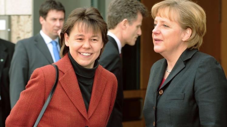 Ein Bild aus dem Wahljahr 2009: Die gebürtige Osnabrückerin Beate Baumann (links) mit der heutigen Bundeskanzlerin Angela Merkel (CDU).