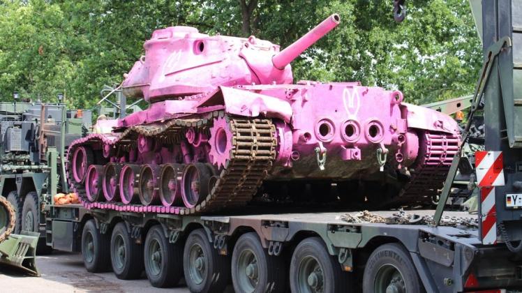 Anfang August wurde der Panzer in der Adelheider Kaserne verladen und ins Panzermuseum transportiert.