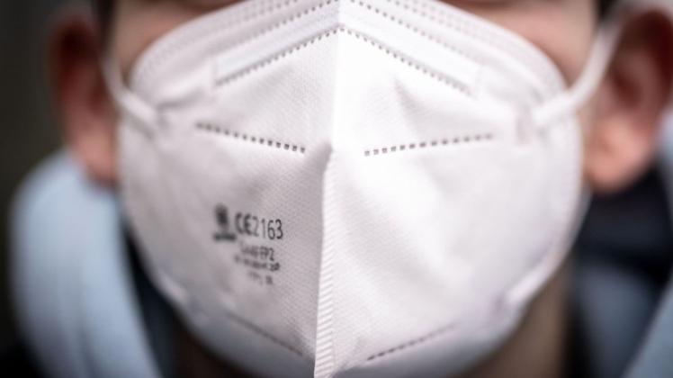 Schutz vor Corona gerade am Arbeitsplatz: Der Förderverein der örtlichen Wirtschaft fordert Unternehmen in Delmenhorst zur Einhaltung der Hygiene-Regeln auf – und empfiehlt das Tragen von FFP-2-Masken. (Symbolfoto)