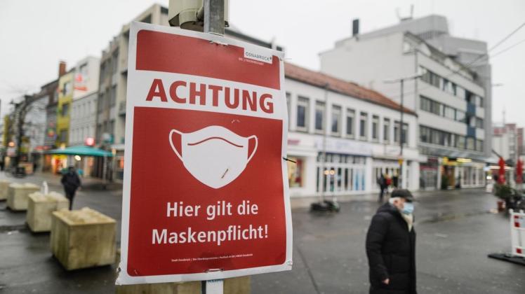In der Osnabrücker Innenstadt gilt weiterhin eine Pflicht zum Tragen einer Mund-Nase-Maske. Nach den jüngsten Beschlüssen müssen im ÖPNV und in Geschäften künftig mindestens OP-Masken getragen werden.