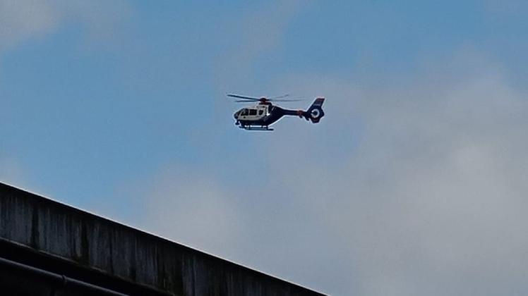 Ein Hubschrauber der Polizei kreist derzeit über Meppen.