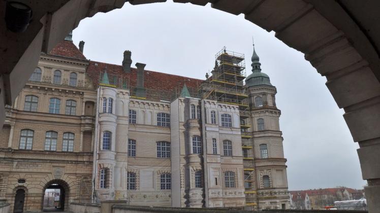 Der Gesamteindruck des Renaissance-Schlosses soll mit der Fotoplane auch während der Sanierungsarbeiten an der Außenhülle erhalten bleiben.