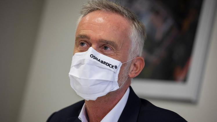 Osnabrücks Oberbürgermeister Wolfgang Griesert (CDU) ist bereits vollständig gegen Corona geimpft. Unser Bild zeigt ihn bei einem Termin im Marienhospital Mitte Oktober 2020.