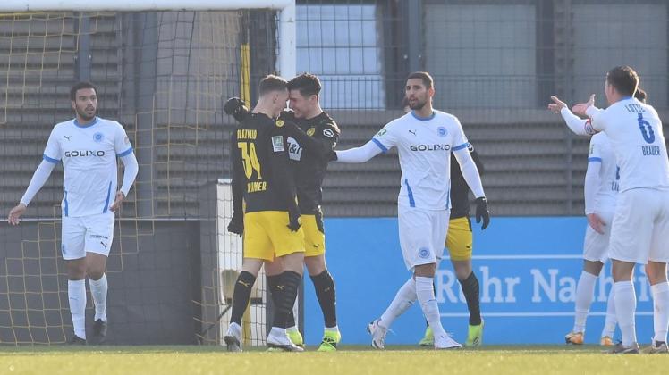 Die Borussia-Reserve jubelt, die Sportfreunde hadern: Für Lotte gab es in Dortmund nichts zu holen.