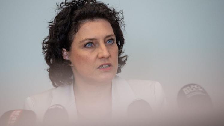 Nach dem Willen der FDP im niedersächsischen Landtag sollen Köpfe rollen. Die Liberalen fordern die Entlassung von Gesundheitsministerin Carola Reimann (SPD).