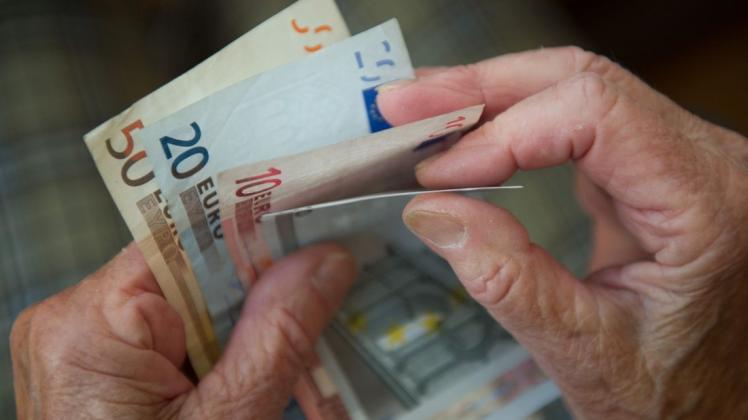 Hart erspart oder illegal erworben? Es ist bekannt, dass insbesondere Ältere ihr Erspartes gerne zu Hause aufbewahren - bei Verdacht auf krumme Machenschaften, kann das Geld jedoch vom Staat eingezogen werden, wie ein Hagener, der in Osnabrück eine Pizzeria betreibt jetzt erfahren musste.