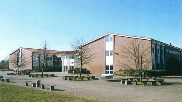 Die Kooperative Gesamtschule in Rövershagen platzt bald aus allen Nähten. Bis August 2022 müssen wegen steigender Schülerzahlen neue Gebäude stehen. Das wird rund 15 Millionen Euro kosten. Die Kooperative Gesamtschule in Rövershagen platzt bald aus allen Nähten. Bis August 2022 müssen wegen steigender Schülerzahlen neue Gebäude stehen. Das wird rund 15 Millionen Euro kosten.