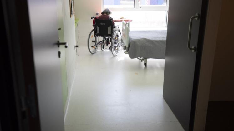 In Pflegeeinrichtungen treten verstärkt Covid-19-Infektionen auf.
