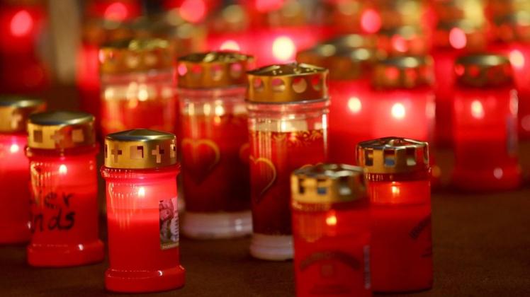 Ein Lichtermeer wie dieses könnte in Osnabrück bald an die Opfer der Corona-Pandemie erinnern (Symbolbild).