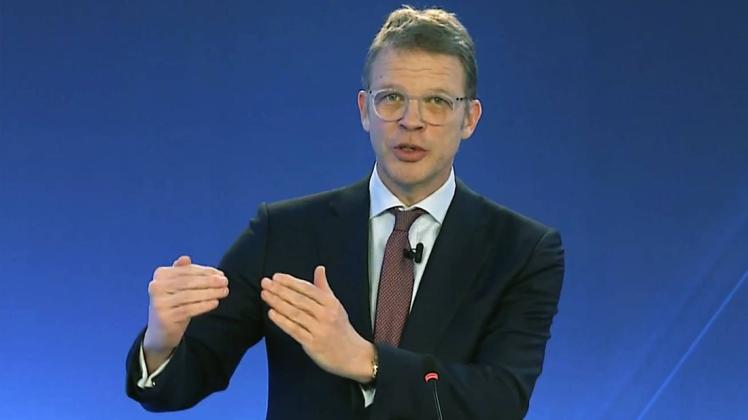 Vorstandsvorsitzender Christian Sewing bei der Jahrespressekonferenz: Erstmals seit 2014 hat die Deutsche Bank im vergangenen Jahr wieder einen Gewinn erwirtschaftet.