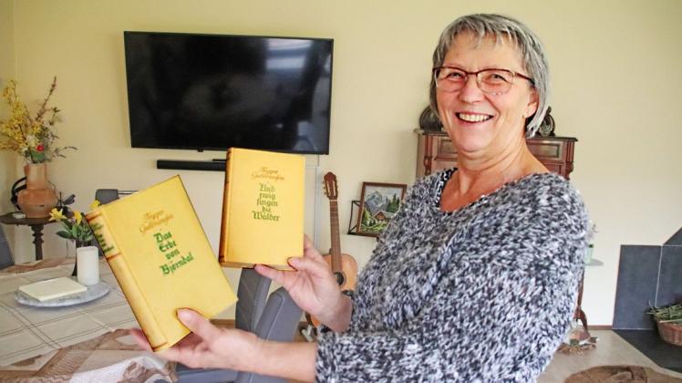 Das sind die ersten eigenen Bücher, die die Leseleidenschaft in Sabine Schellpfeffer gefördert haben. Sie sagt: „Ich bekomme heute noch Herzklopfen, wenn ich an diese Bücher denke“. Das sind die ersten eigenen Bücher, die die Leseleidenschaft in Sabine Schellpfeffer gefördert haben. Sie sagt: „Ich bekomme heute noch Herzklopfen, wenn ich an diese Bücher denke“.
